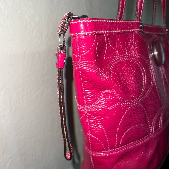 Coach raspberry pink patent stitched leather zip top bag - Picture 3 of 9